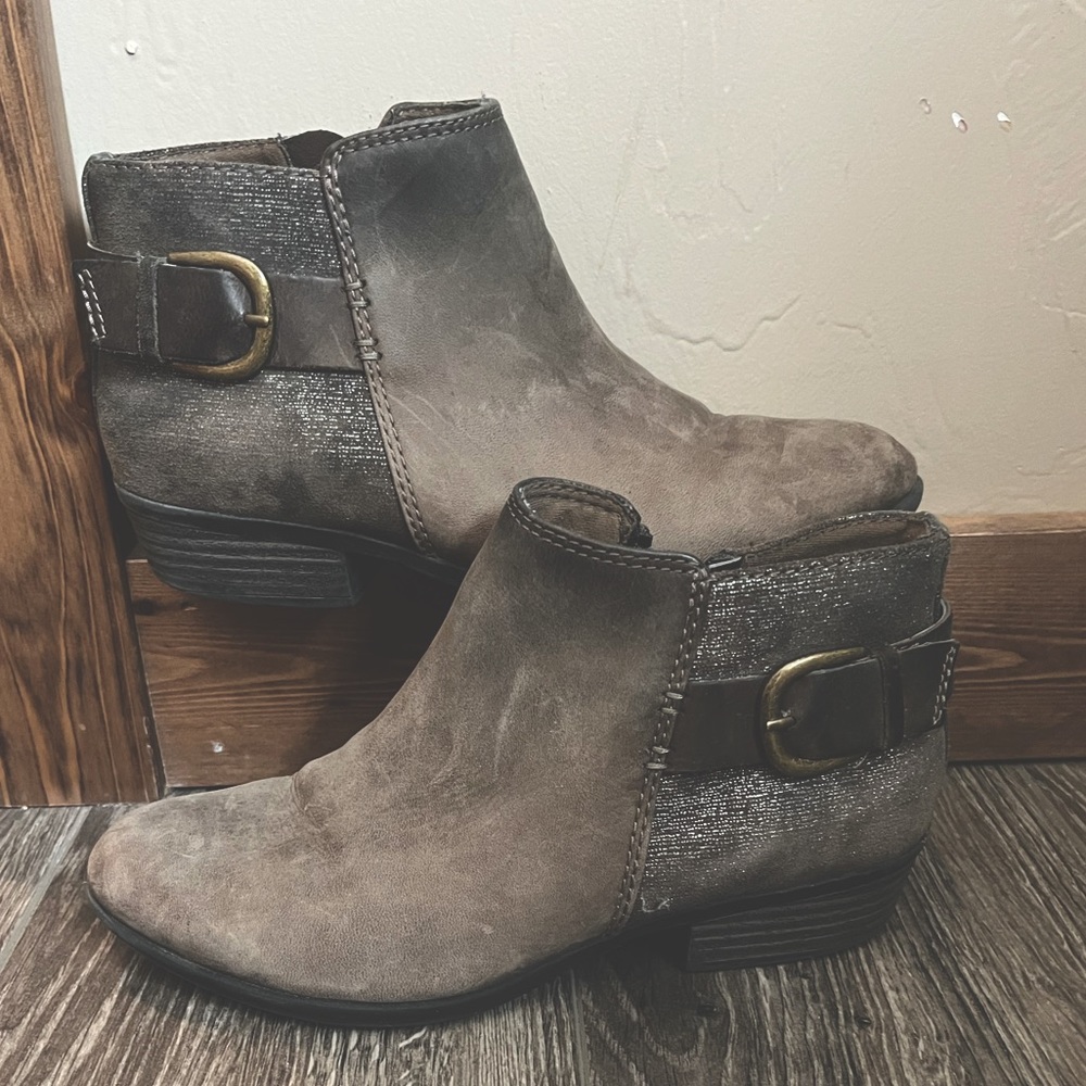 Grey light brown booties